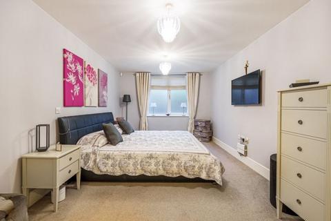 Flat 2, 4 Woodcote Valley Road, Purley, CR8 3AG