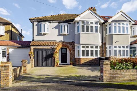35 Burnham Drive, Worcester Park, KT4 8SE