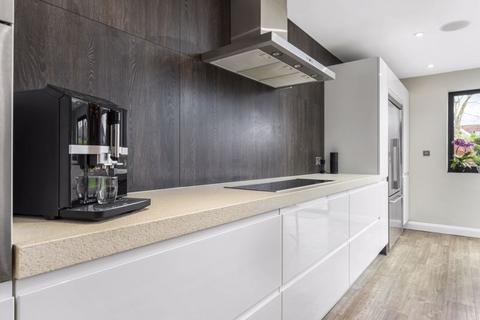 35 Burnham Drive, Worcester Park, KT4 8SE