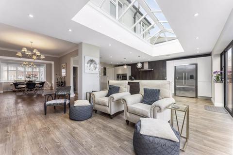 35 Burnham Drive, Worcester Park, KT4 8SE