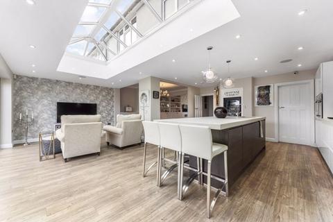 35 Burnham Drive, Worcester Park, KT4 8SE