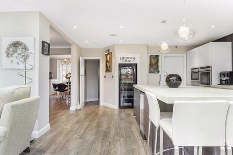 35 Burnham Drive, Worcester Park, KT4 8SE