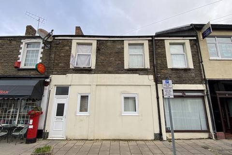 Mixed use to rent, Bedsit With Shared Kitchen & shower Rooms. Cardiff Road, Cardiff