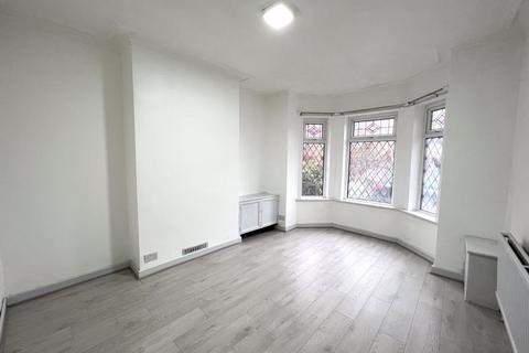 3 bedroom property to rent - Chadwick Road, Manchester