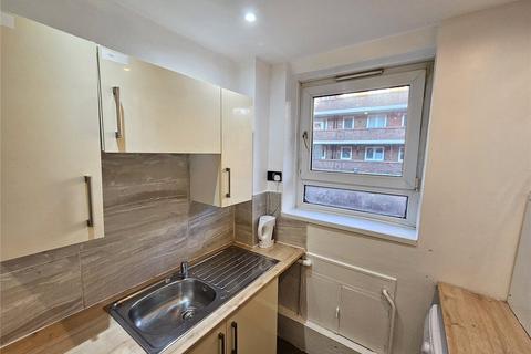 1 bedroom in a flat share to rent, Casson House, Hanbury Street, London, E1