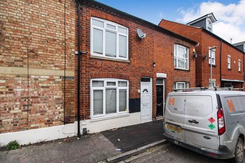 2 bedroom terraced house to rent, College Street, Bedford MK42