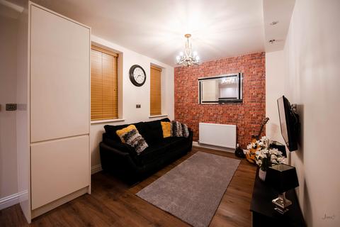 1 bedroom in a house share to rent - Highfield Road, Salford,