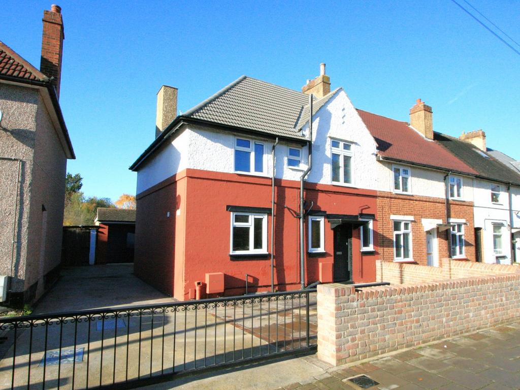 Magpie Hall Lane, Bromley BR2 3 bed semidetached house for sale £550,000