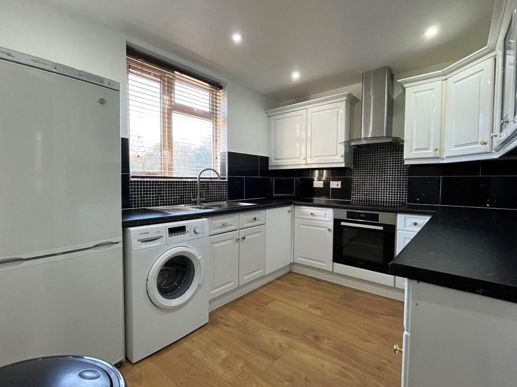 Magpie Hall Lane, Bromley BR2 3 bed semidetached house for sale £550,000