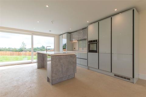 4 bedroom detached house for sale - Woodlands Grove, Stapleford Abbotts, Romford, RM4