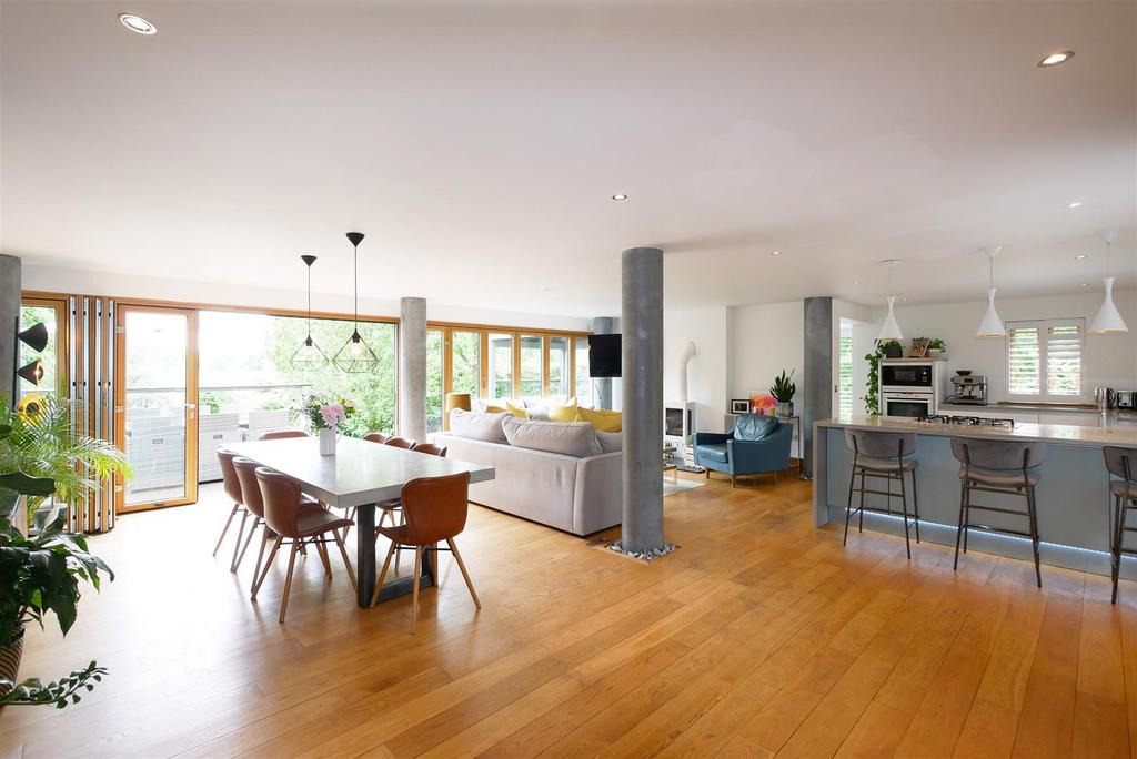 St. Lucians Lane, Wallingford OX10 4 bed detached house for sale £
