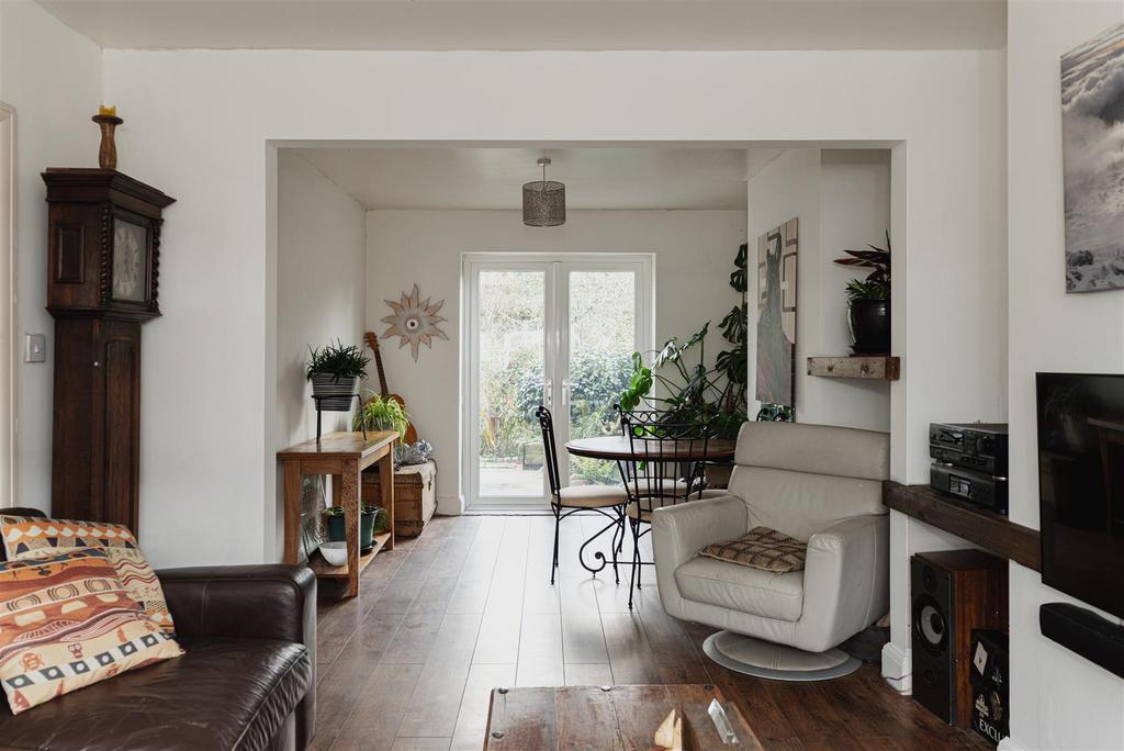 New North Road, Reigate 3 bed semidetached house for sale £500,000