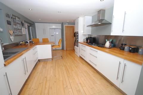 10 Apple Tree Lane, Kippax, Leeds, LS25 7SB
