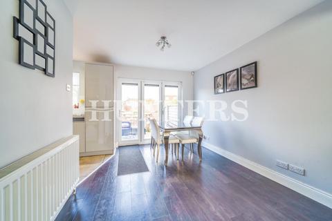 2 bedroom terraced house for sale - Bruce Avenue, Hornchurch