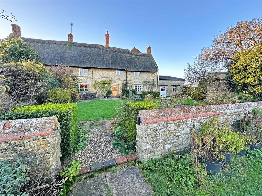 Bullington End, Hanslope, Milton Keynes 4 bed country house for sale