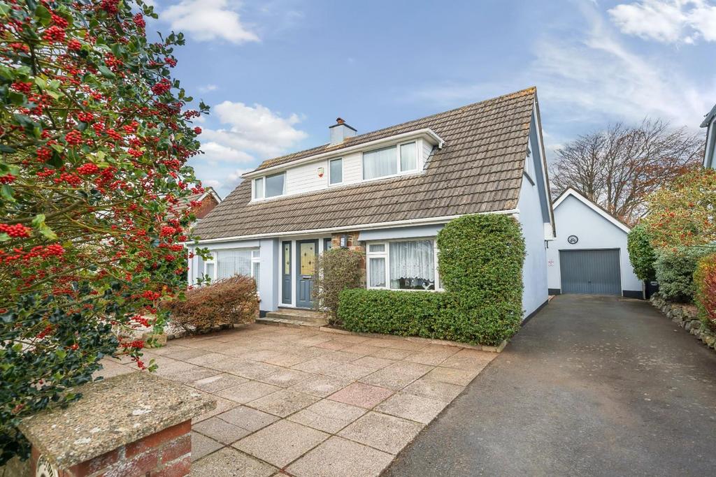 Elizabeth Drive, Barnstaple 3 bed detached house for sale £440,000