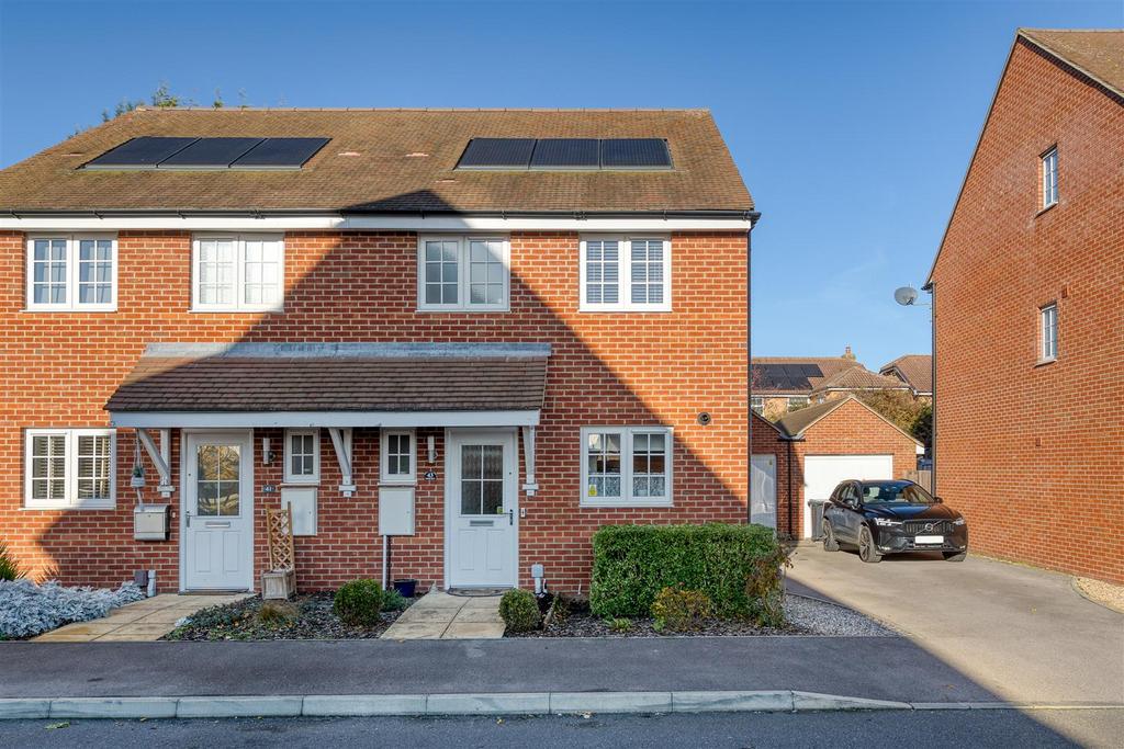Ashfield Drive, Letchworth Garden City, Herts SG6 1GP 3 bed semidetached house for sale £400,000