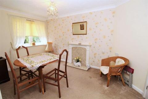 2 bedroom retirement property for sale, Hudsons Court,Darkes Lane, Potters Bar EN6