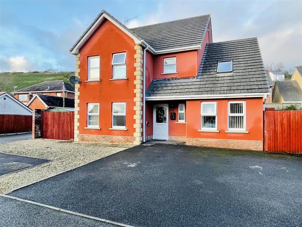 Cwrt Gwscwm, Burry Port 5 bed detached house for sale £375,000