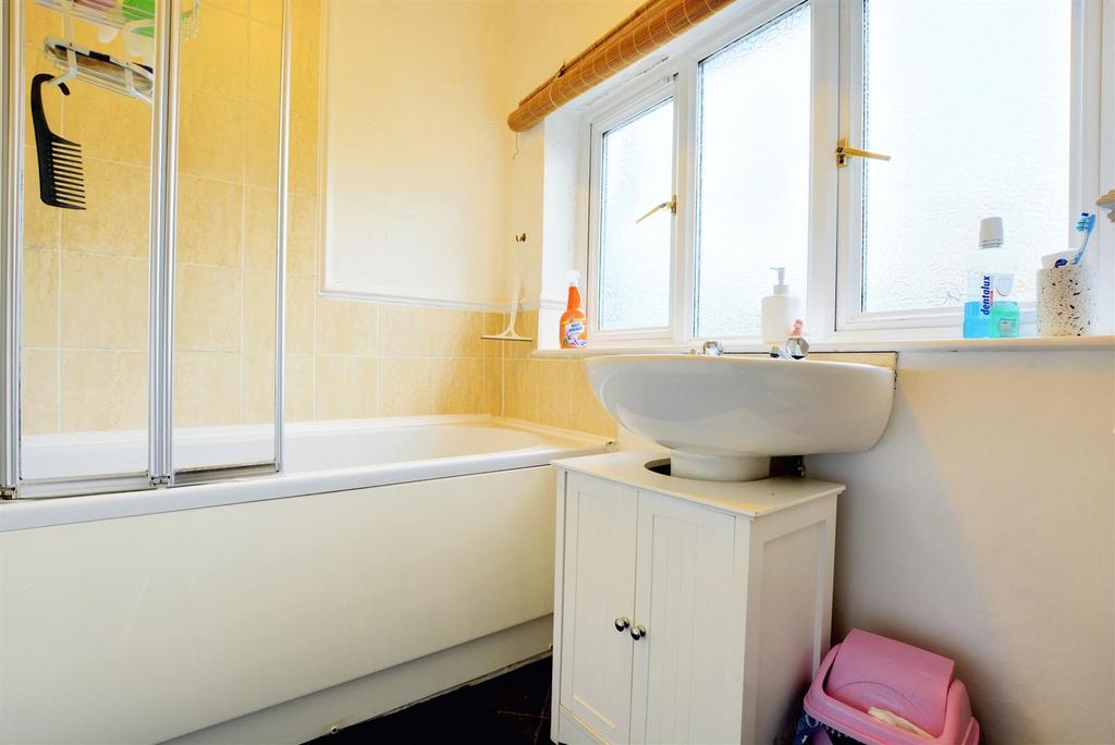 Bathroom 1.jpeg