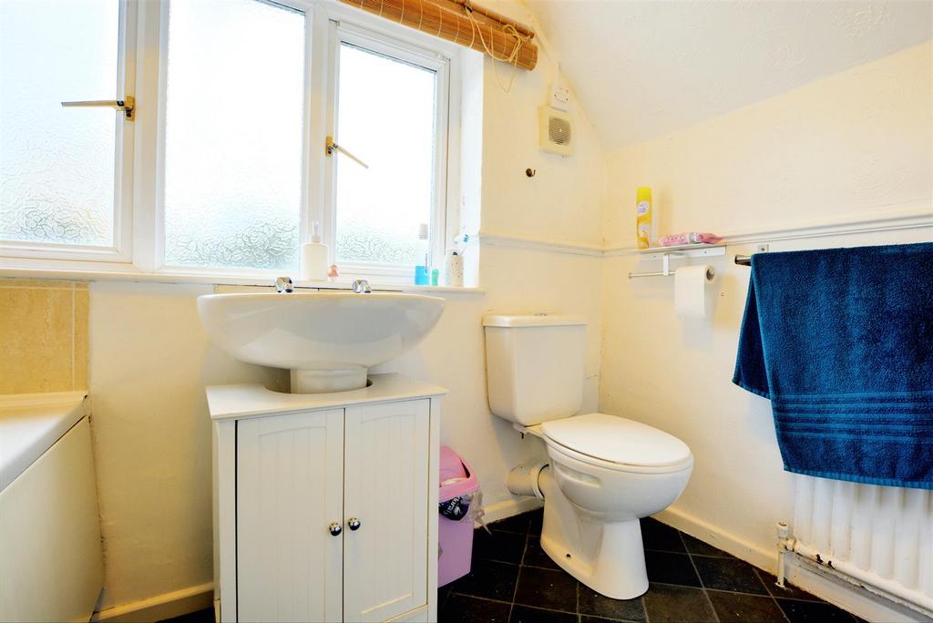 Bathroom 2.jpeg