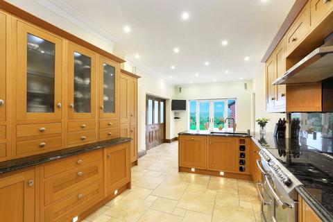 82 Manygates Lane, Sandal, Wakefield, WF2 7DW