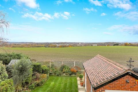 82 Manygates Lane, Sandal, Wakefield, WF2 7DW