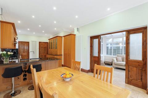 82 Manygates Lane, Sandal, Wakefield, WF2 7DW