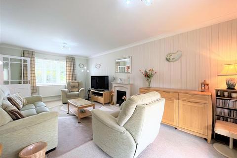 11 Blackbades Boulevard, Warwick, CV34 6DT