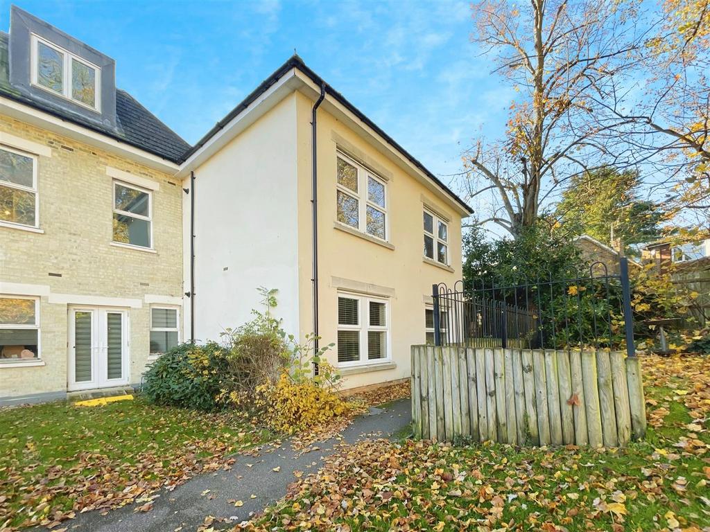 Adrian Close, Hemel Hempstead HP1 1 bed apartment for sale £215,000