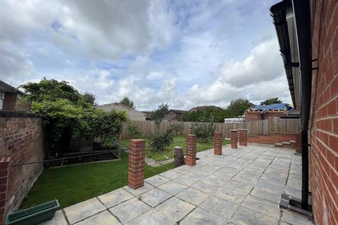85 Lakin Road, Warwick, CV34 5BL