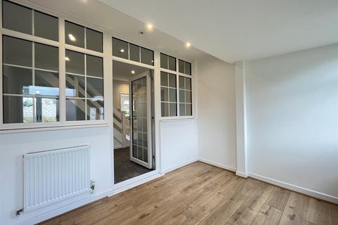 85 Lakin Road, Warwick, CV34 5BL