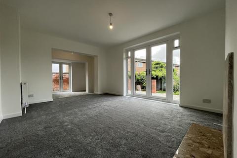 85 Lakin Road, Warwick, CV34 5BL