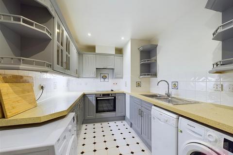 2 bedroom flat to rent, Lychgate Manor, 1 Roxborough Park, Harrow on the Hill