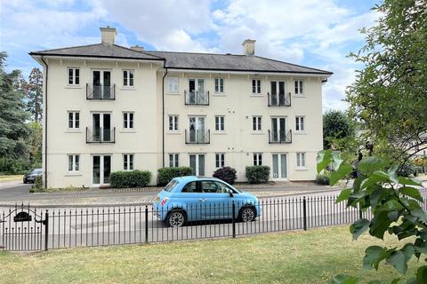 2 bedroom apartment for sale, Campriano Drive, Emscote Lawns, Warwick