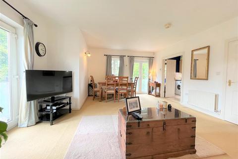 41 Campriano Drive, Warwick, CV34 4NQ