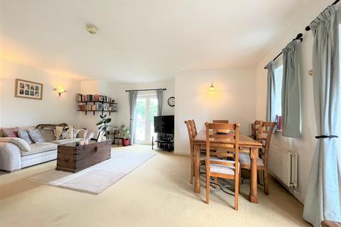 41 Campriano Drive, Warwick, CV34 4NQ