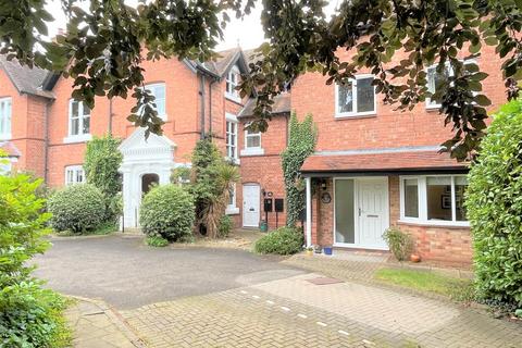 3 bedroom semi-detached house for sale, Holioake Drive, Off Myton Road, Warwick
