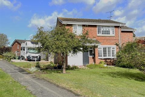 1 Hathaway Drive, Warwick, CV34 5RD