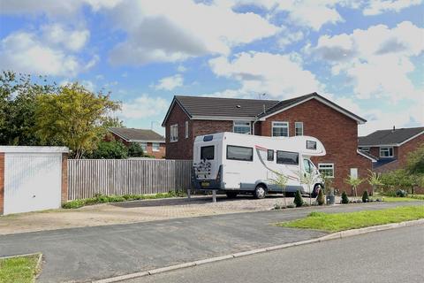 1 Hathaway Drive, Warwick, CV34 5RD