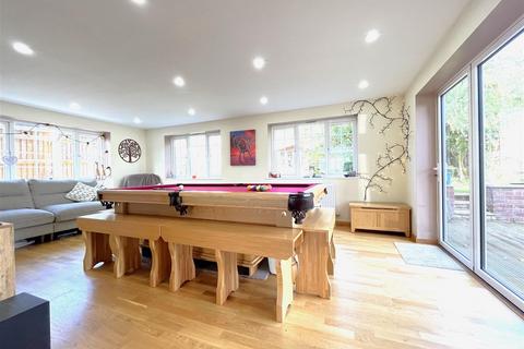 1 Hathaway Drive, Warwick, CV34 5RD