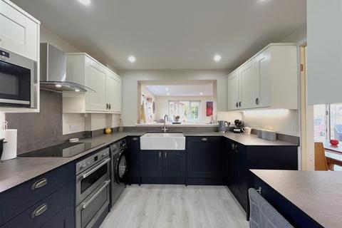 1 Hathaway Drive, Warwick, CV34 5RD