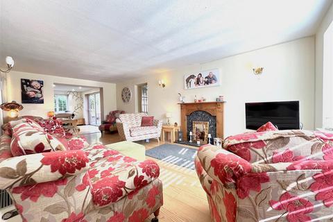 1 Hathaway Drive, Warwick, CV34 5RD