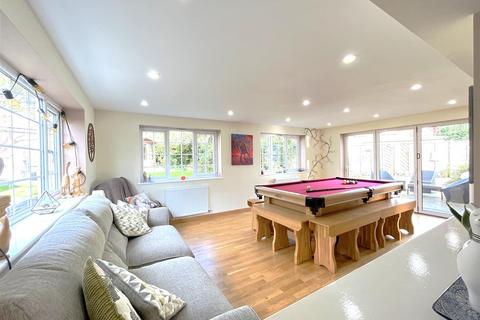 1 Hathaway Drive, Warwick, CV34 5RD