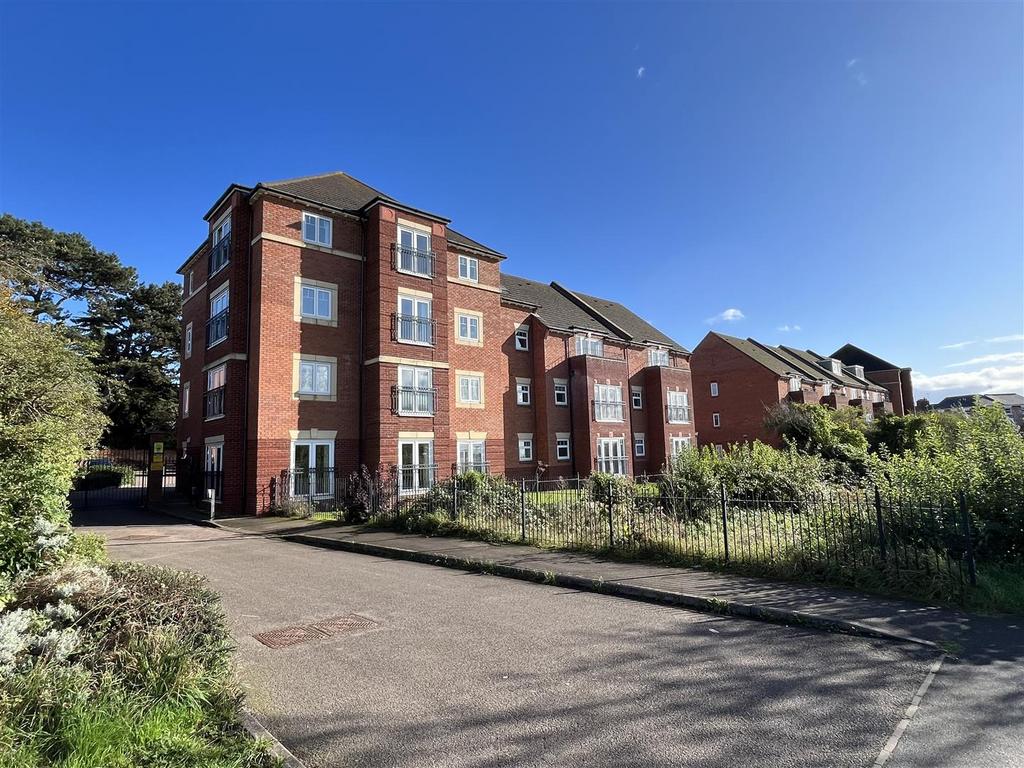 Bread And Meat Close, Warwick 2 bed apartment for sale £250,000