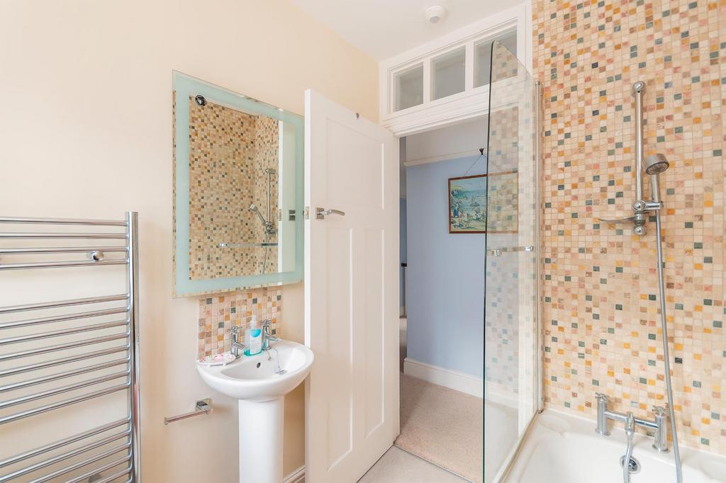 ENALESUOHDER22 - Bathroom A.jpg