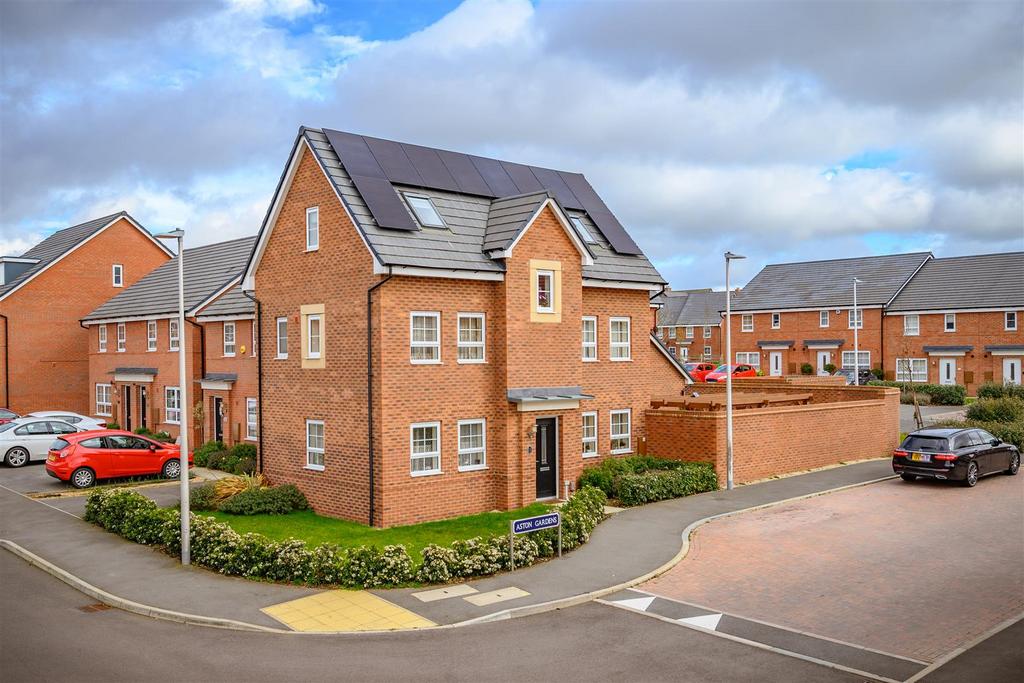 Aston Gardens, Off Harbury Lane, Warwick 4 bed detached house for sale