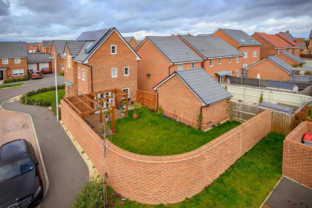 Aston Gardens, Off Harbury Lane, Warwick 4 bed detached house for sale