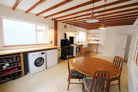 1, Frongoch Gorrig Road, Pentrellwyn, Llandysul, SA44 4LE