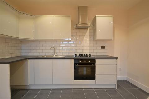 1 bedroom flat to rent, Horley, Surrey